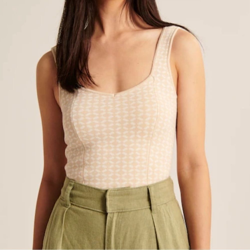 Jacquard Elevated Knit Soft V-Neck Tank NWT